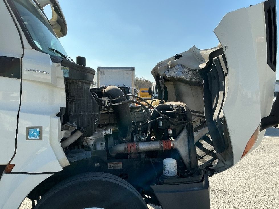 Day Cab Tractor-Heavy Duty Tractors-Freightliner-2019-T12664ST-Mobile-AL-253,387\n\t\tmiles-$ 52,500 - Image 14