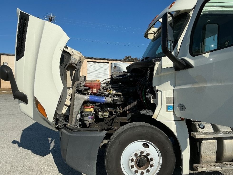 Day Cab Tractor-Heavy Duty Tractors-Freightliner-2019-T12664ST-Mobile-AL-253,387\n\t\tmiles-$ 52,500 - Image 15