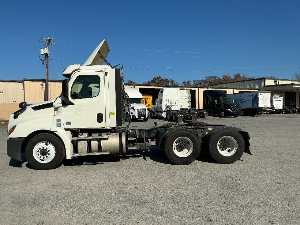 Day Cab Tractor-Heavy Duty Tractors-Freightliner-2019-T12664ST-Mobile-AL-253,387\n\t\tmiles-$ 52,500 - Image 4