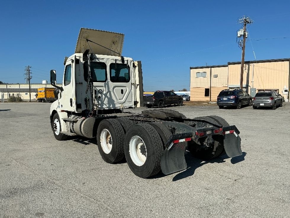 Day Cab Tractor-Heavy Duty Tractors-Freightliner-2019-T12664ST-Mobile-AL-253,387\n\t\tmiles-$ 52,500 - Image 5