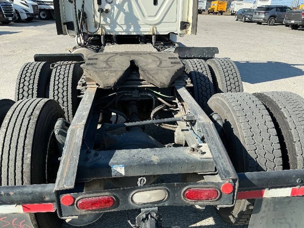 Day Cab Tractor-Heavy Duty Tractors-Freightliner-2019-T12664ST-Mobile-AL-253,387\n\t\tmiles-$ 52,500 - Image 6