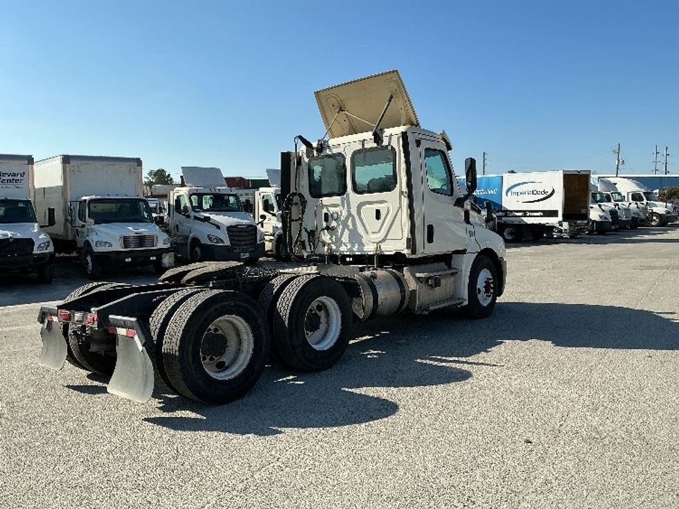 Day Cab Tractor-Heavy Duty Tractors-Freightliner-2019-T12664ST-Mobile-AL-253,387\n\t\tmiles-$ 52,500 - Image 7