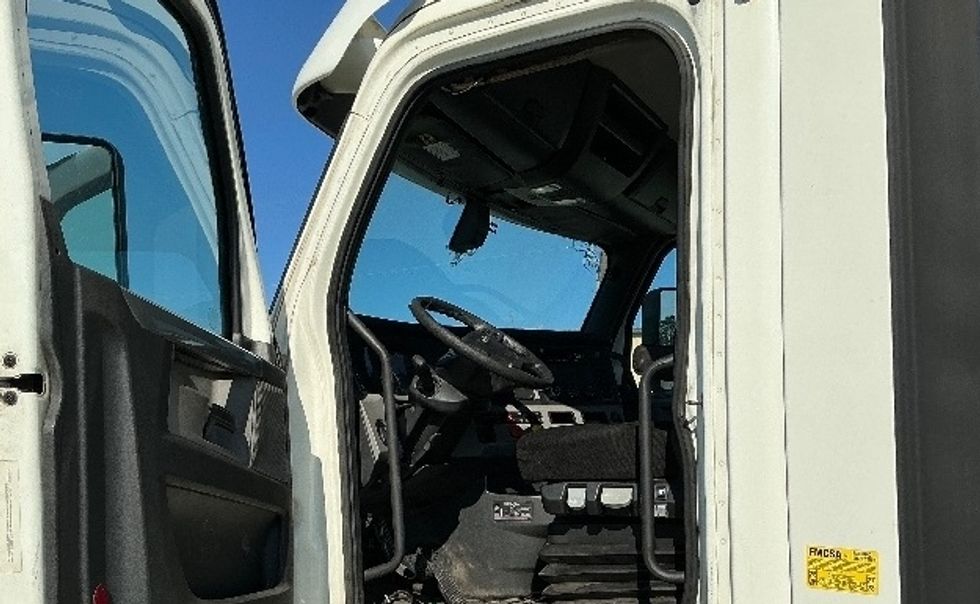 Day Cab Tractor-Heavy Duty Tractors-Freightliner-2019-T12664ST-Mobile-AL-253,387\n\t\tmiles-$ 52,500 - Image 9