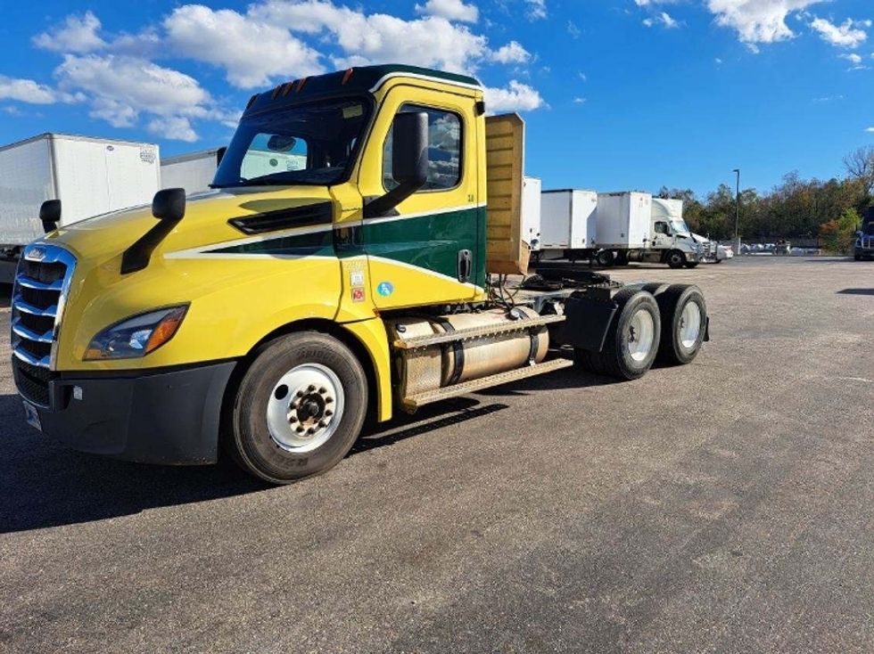 Day Cab Tractor-Heavy Duty Tractors-Freightliner-2019-T12664ST-Mobile-AL-279,887\n\t\tmiles-$ 59,750 - Image 3