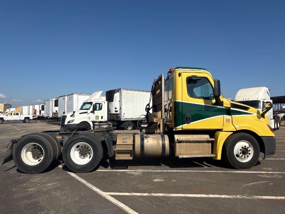 Day Cab Tractor-Heavy Duty Tractors-Freightliner-2019-T12664ST-Mobile-AL-279,887\n\t\tmiles-$ 59,750 - Image 8