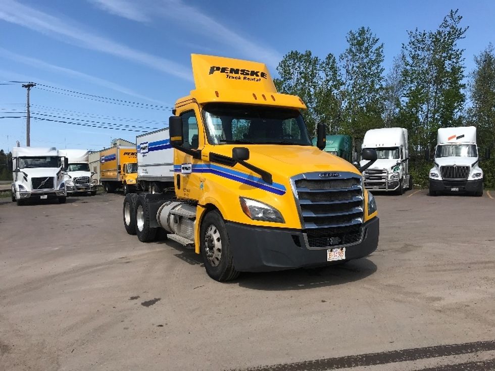 Day Cab Tractor-Heavy Duty Tractors-Freightliner-2019-T12664ST-Moncton-NB-483,695\n\t\tkm-$ 61,500 - Image 1