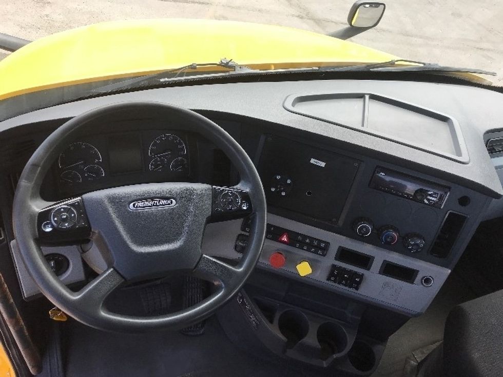 Day Cab Tractor-Heavy Duty Tractors-Freightliner-2019-T12664ST-Moncton-NB-483,695\n\t\tkm-$ 61,500 - Image 11
