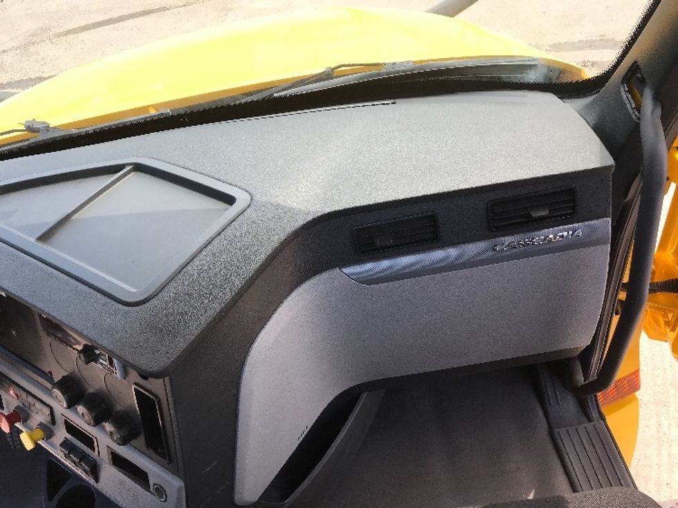 Day Cab Tractor-Heavy Duty Tractors-Freightliner-2019-T12664ST-Moncton-NB-483,695\n\t\tkm-$ 61,500 - Image 13