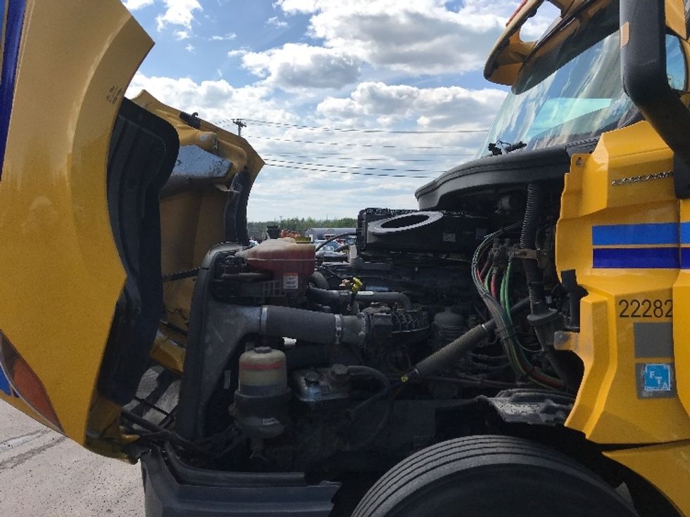 Day Cab Tractor-Heavy Duty Tractors-Freightliner-2019-T12664ST-Moncton-NB-483,695\n\t\tkm-$ 61,500 - Image 16