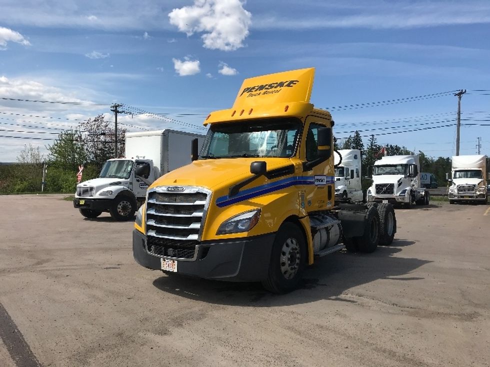 Day Cab Tractor-Heavy Duty Tractors-Freightliner-2019-T12664ST-Moncton-NB-483,695\n\t\tkm-$ 61,500 - Image 3
