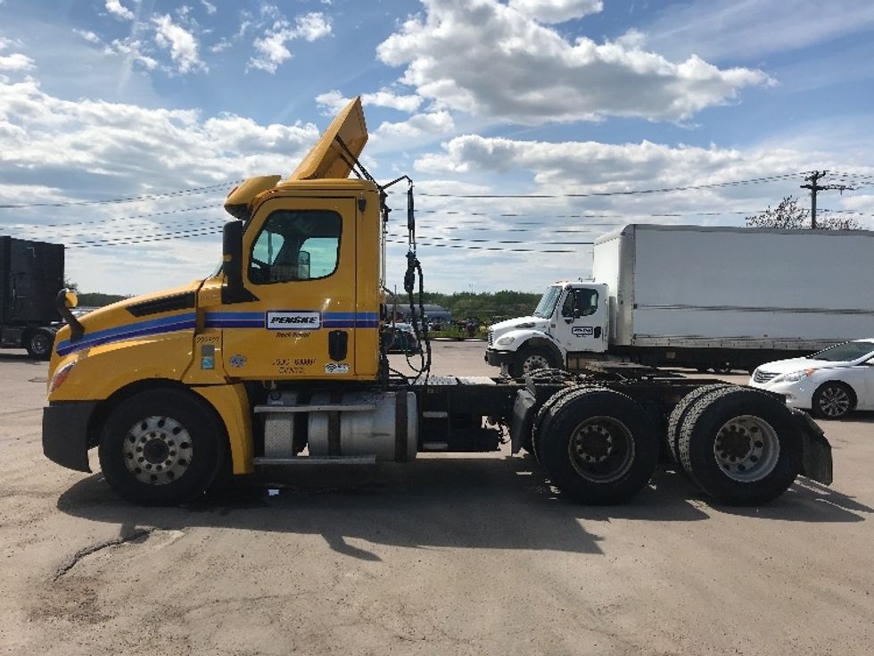 Day Cab Tractor-Heavy Duty Tractors-Freightliner-2019-T12664ST-Moncton-NB-483,695\n\t\tkm-$ 61,500 - Image 4