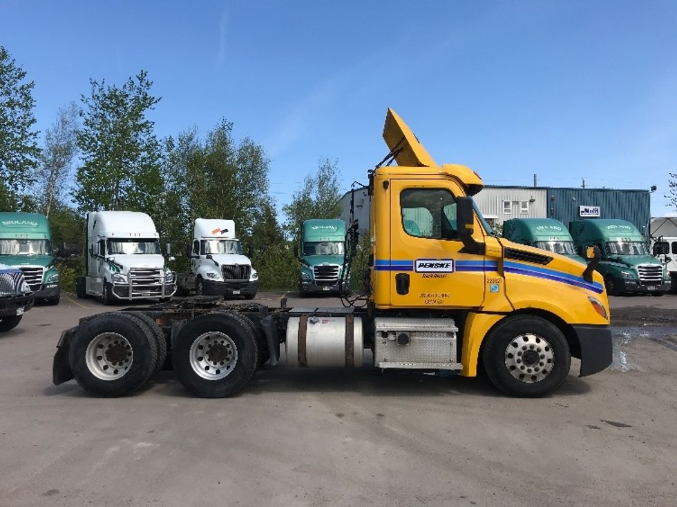 Day Cab Tractor-Heavy Duty Tractors-Freightliner-2019-T12664ST-Moncton-NB-483,695\n\t\tkm-$ 61,500 - Image 8