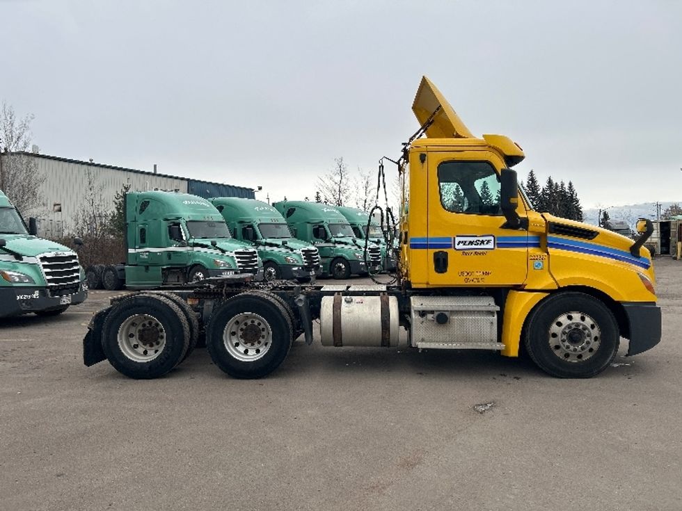 Day Cab Tractor-Heavy Duty Tractors-Freightliner-2019-T12664ST-Moncton-NB-515,831\n\t\tkm-$ 56,500 - Image 8