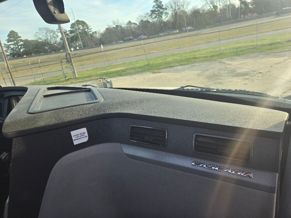 Day Cab Tractor-Heavy Duty Tractors-Freightliner-2019-T12664ST-Monroe-LA-302,987\n\t\tmiles-$ 48,000 - Image 13