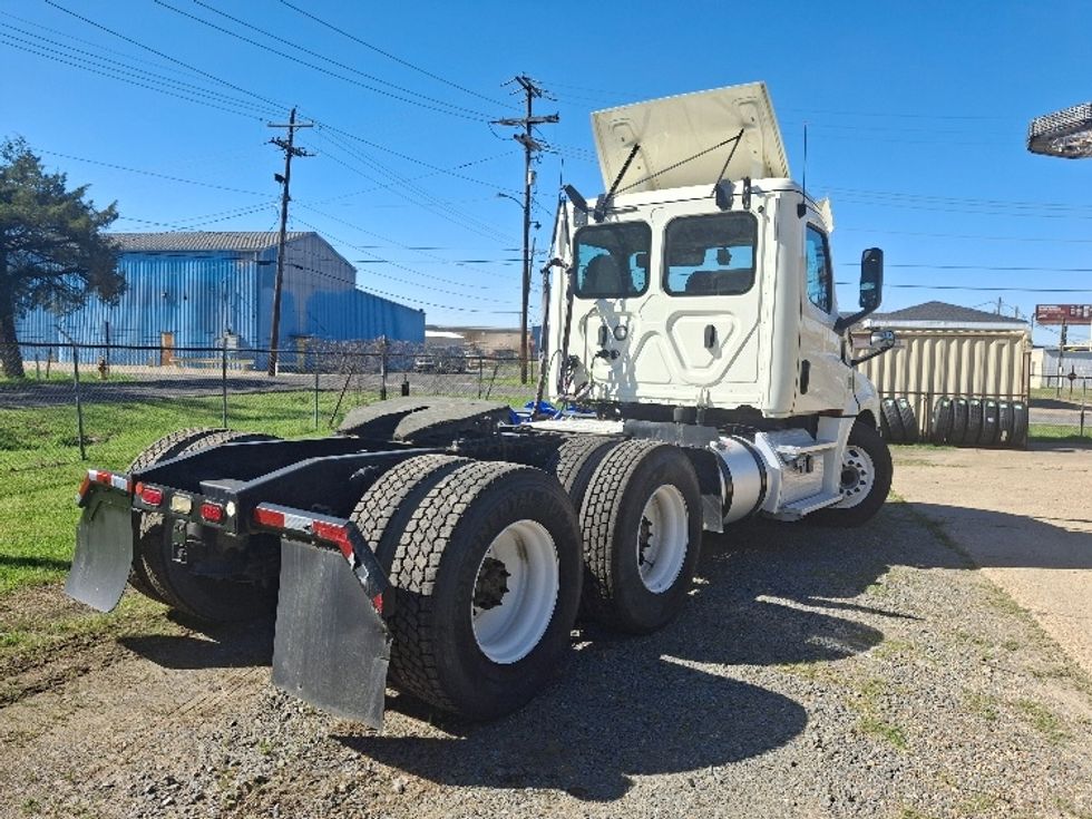 Day Cab Tractor-Heavy Duty Tractors-Freightliner-2019-T12664ST-Monroe-LA-302,987\n\t\tmiles-$ 48,000 - Image 7