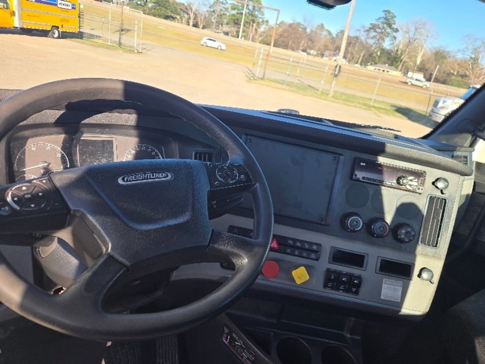 Day Cab Tractor-Heavy Duty Tractors-Freightliner-2019-T12664ST-Monroe-LA-315,424\n\t\tmiles-$ 51,500 - Image 11