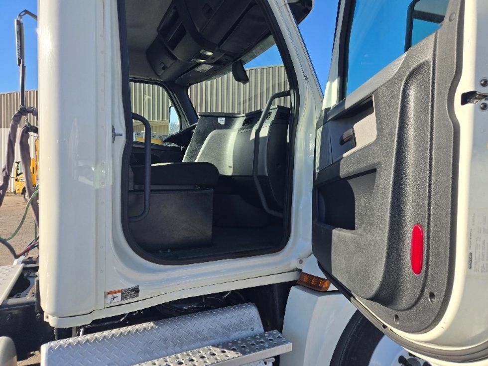 Day Cab Tractor-Heavy Duty Tractors-Freightliner-2019-T12664ST-Monroe-LA-315,424\n\t\tmiles-$ 51,500 - Image 12