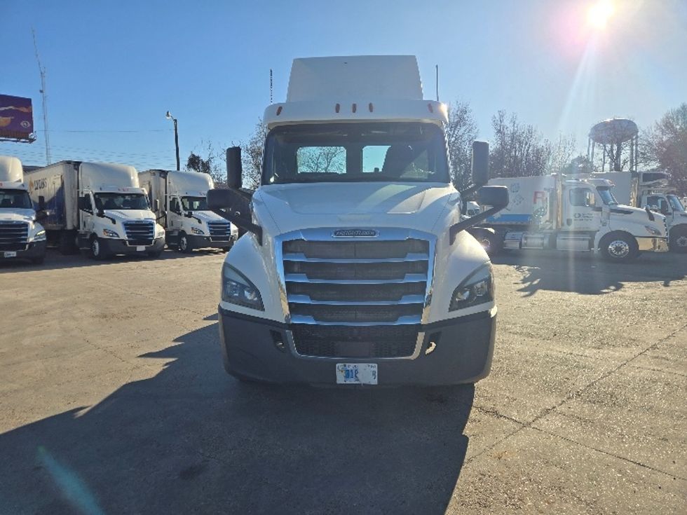 Day Cab Tractor-Heavy Duty Tractors-Freightliner-2019-T12664ST-Monroe-LA-315,424\n\t\tmiles-$ 51,500 - Image 2