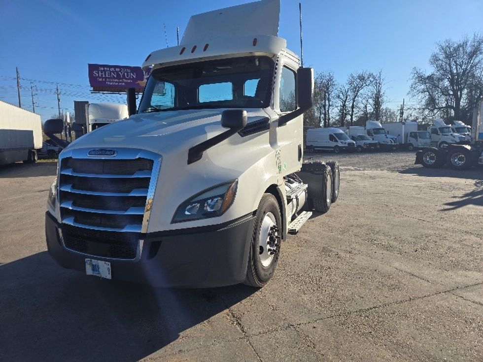 Day Cab Tractor-Heavy Duty Tractors-Freightliner-2019-T12664ST-Monroe-LA-315,424\n\t\tmiles-$ 51,500 - Image 3