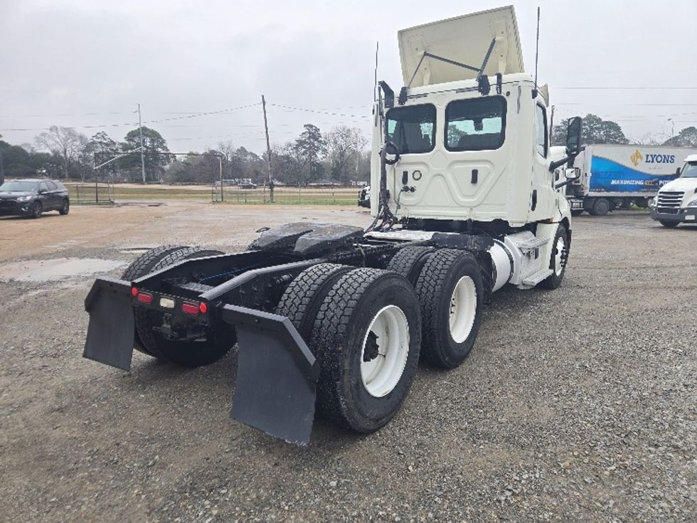Day Cab Tractor-Heavy Duty Tractors-Freightliner-2019-T12664ST-Monroe-LA-315,424\n\t\tmiles-$ 51,500 - Image 7