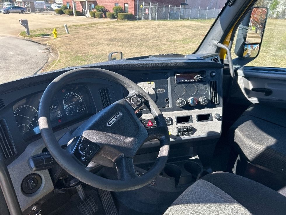 Day Cab Tractor-Heavy Duty Tractors-Freightliner-2019-T12664ST-Montgomery-AL-500,024\n\t\tmiles-$ 35,250 - Image 10