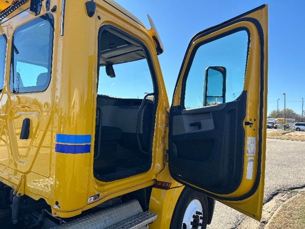 Day Cab Tractor-Heavy Duty Tractors-Freightliner-2019-T12664ST-Montgomery-AL-500,024\n\t\tmiles-$ 35,250 - Image 12