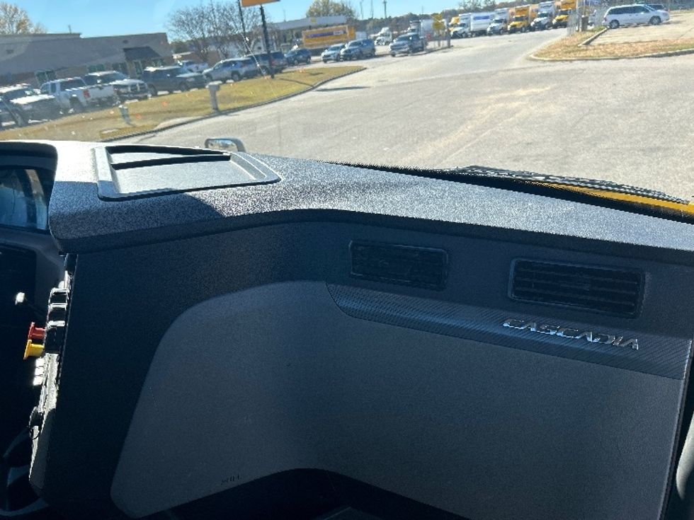 Day Cab Tractor-Heavy Duty Tractors-Freightliner-2019-T12664ST-Montgomery-AL-500,024\n\t\tmiles-$ 35,250 - Image 13