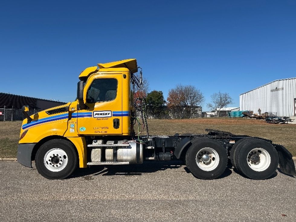 Day Cab Tractor-Heavy Duty Tractors-Freightliner-2019-T12664ST-Montgomery-AL-500,024\n\t\tmiles-$ 35,250 - Image 4
