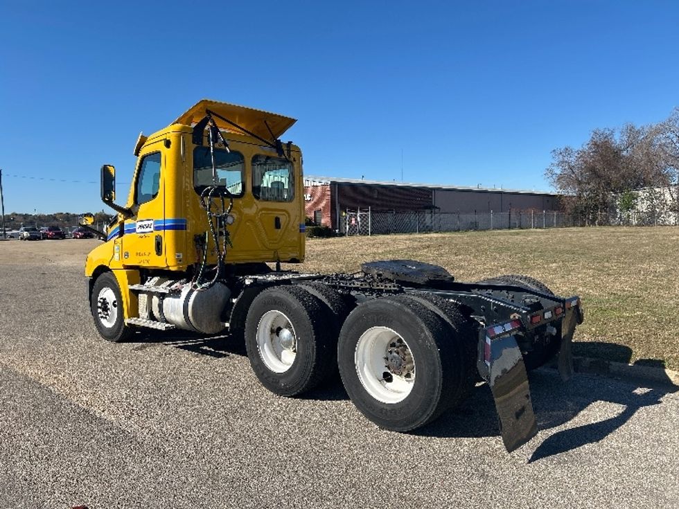 Day Cab Tractor-Heavy Duty Tractors-Freightliner-2019-T12664ST-Montgomery-AL-500,024\n\t\tmiles-$ 35,250 - Image 5