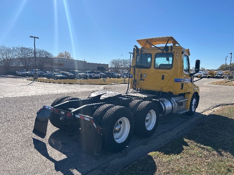 Day Cab Tractor-Heavy Duty Tractors-Freightliner-2019-T12664ST-Montgomery-AL-500,024\n\t\tmiles-$ 35,250 - Image 7