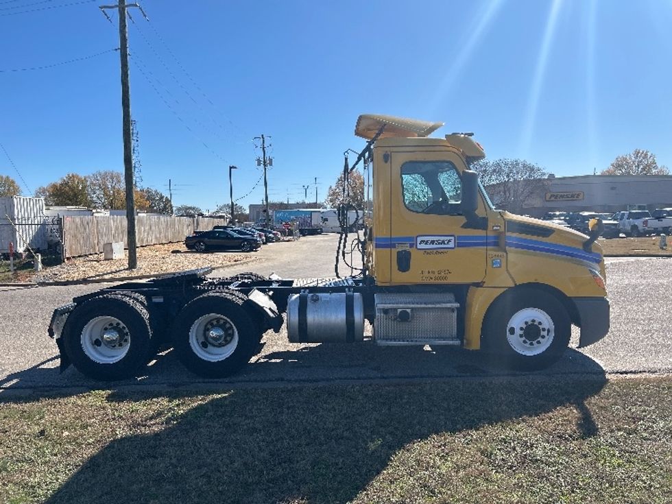 Day Cab Tractor-Heavy Duty Tractors-Freightliner-2019-T12664ST-Montgomery-AL-500,024\n\t\tmiles-$ 35,250 - Image 8