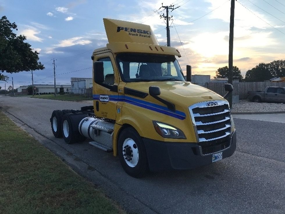 Day Cab Tractor-Heavy Duty Tractors-Freightliner-2019-T12664ST-Montgomery-AL-553,942\n\t\tmiles-$ 30,250 - Image 1
