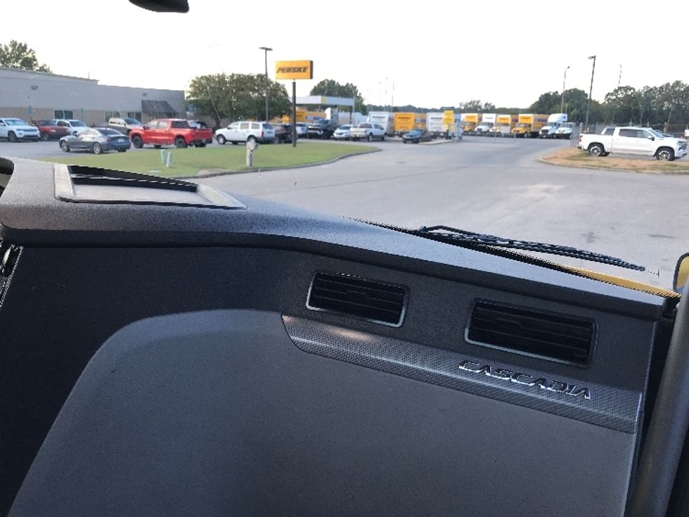 Day Cab Tractor-Heavy Duty Tractors-Freightliner-2019-T12664ST-Montgomery-AL-553,942\n\t\tmiles-$ 30,250 - Image 13