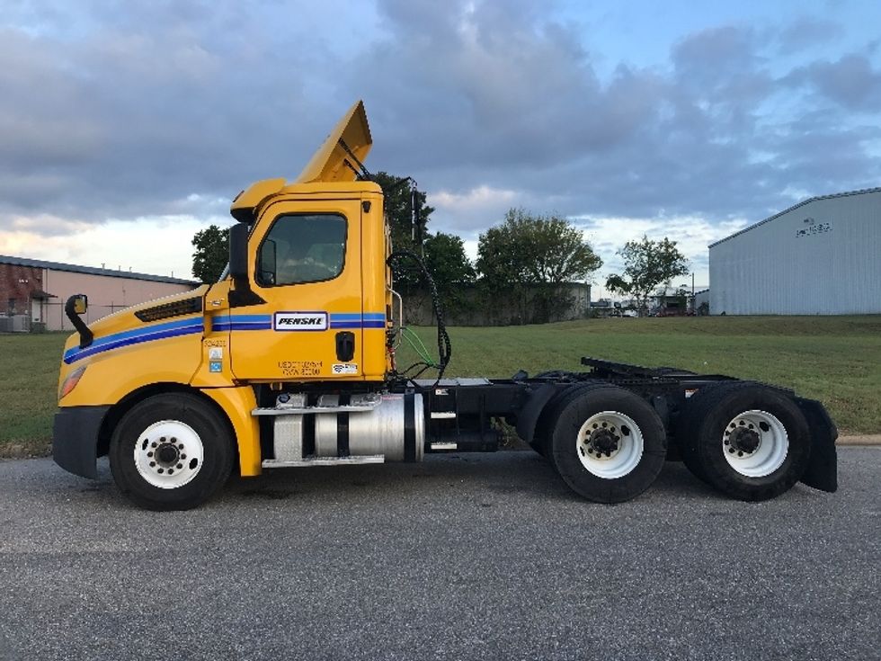 Day Cab Tractor-Heavy Duty Tractors-Freightliner-2019-T12664ST-Montgomery-AL-553,942\n\t\tmiles-$ 30,250 - Image 4