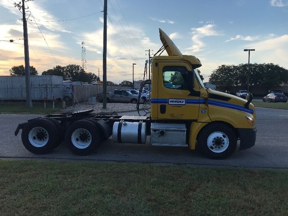 Day Cab Tractor-Heavy Duty Tractors-Freightliner-2019-T12664ST-Montgomery-AL-553,942\n\t\tmiles-$ 30,250 - Image 8