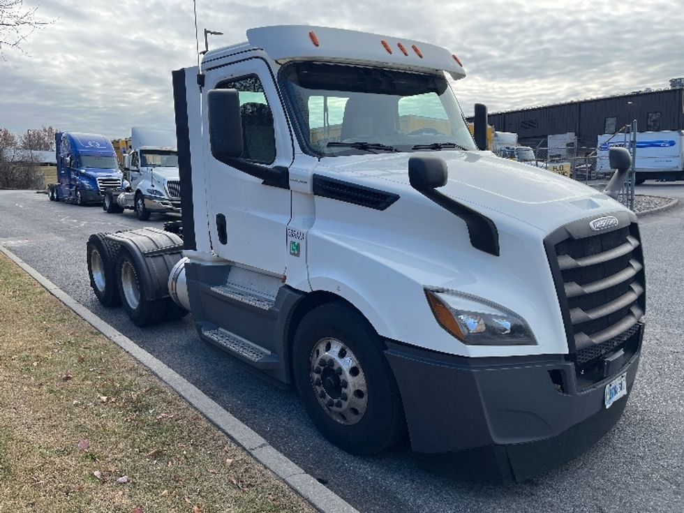 Day Cab Tractor-Heavy Duty Tractors-Freightliner-2019-T12664ST-Montgomery-NY-279,314\n\t\tmiles-$ 57,250 - Image 1