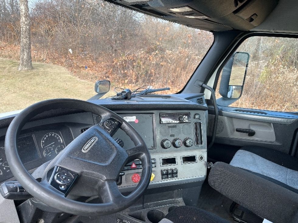 Day Cab Tractor-Heavy Duty Tractors-Freightliner-2019-T12664ST-Montgomery-NY-279,314\n\t\tmiles-$ 57,250 - Image 10