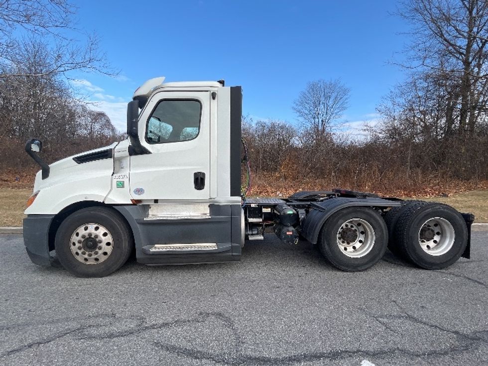 Day Cab Tractor-Heavy Duty Tractors-Freightliner-2019-T12664ST-Montgomery-NY-279,314\n\t\tmiles-$ 57,250 - Image 4