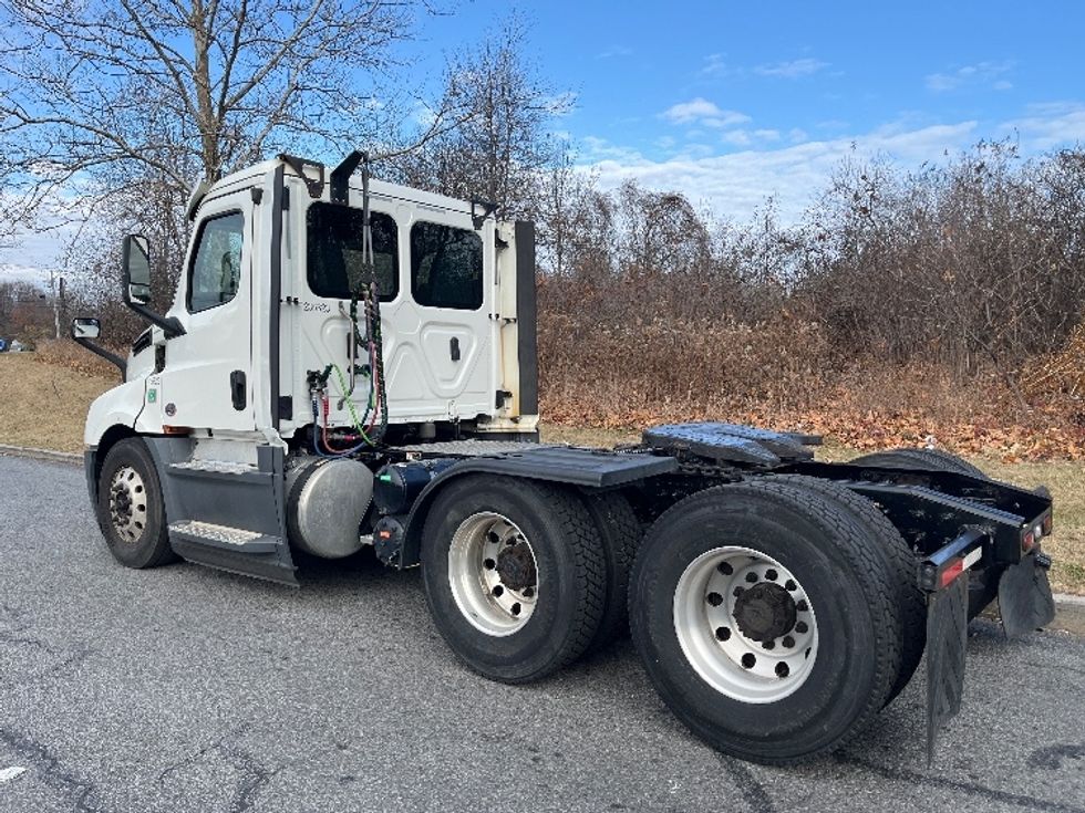 Day Cab Tractor-Heavy Duty Tractors-Freightliner-2019-T12664ST-Montgomery-NY-279,314\n\t\tmiles-$ 57,250 - Image 5