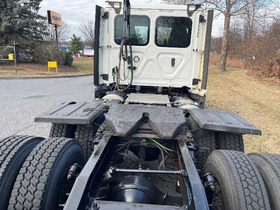 Day Cab Tractor-Heavy Duty Tractors-Freightliner-2019-T12664ST-Montgomery-NY-279,314\n\t\tmiles-$ 57,250 - Image 6
