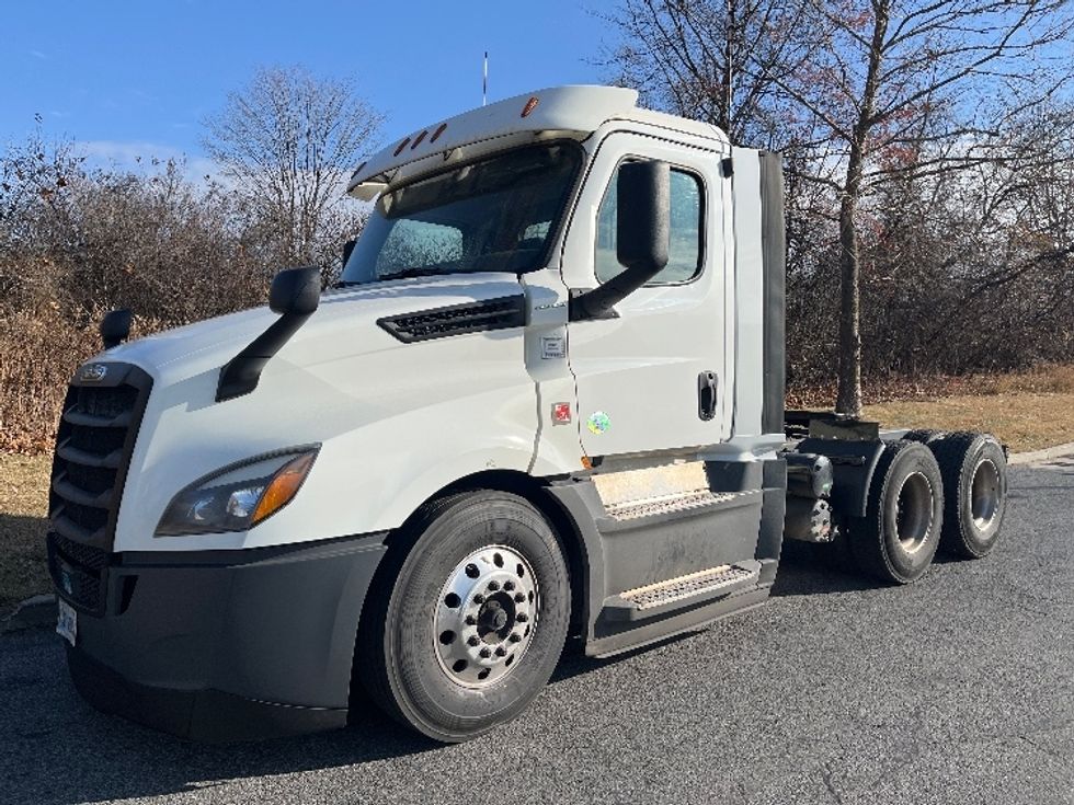 Day Cab Tractor-Heavy Duty Tractors-Freightliner-2019-T12664ST-Montgomery-NY-340,493\n\t\tmiles-$ 53,750 - Image 3