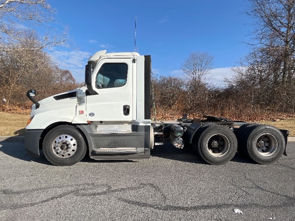 Day Cab Tractor-Heavy Duty Tractors-Freightliner-2019-T12664ST-Montgomery-NY-340,493\n\t\tmiles-$ 53,750 - Image 4