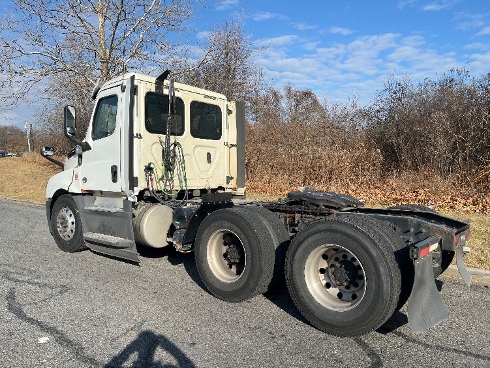 Day Cab Tractor-Heavy Duty Tractors-Freightliner-2019-T12664ST-Montgomery-NY-340,493\n\t\tmiles-$ 53,750 - Image 5
