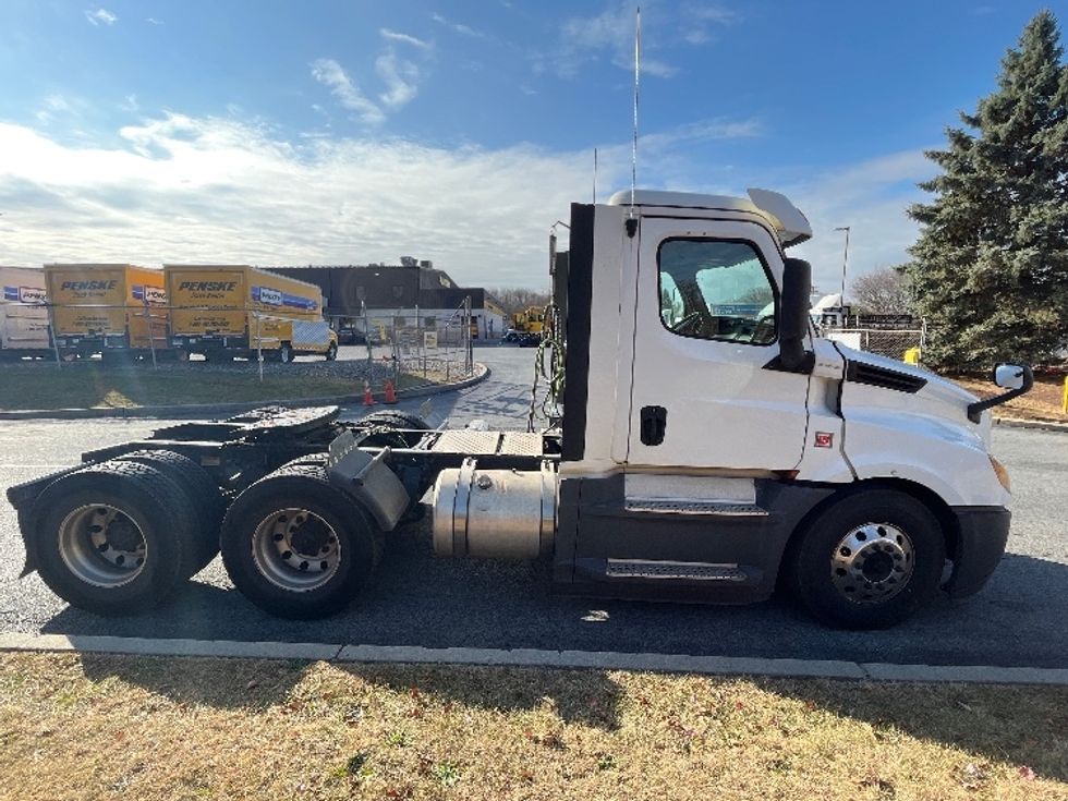 Day Cab Tractor-Heavy Duty Tractors-Freightliner-2019-T12664ST-Montgomery-NY-340,493\n\t\tmiles-$ 53,750 - Image 8