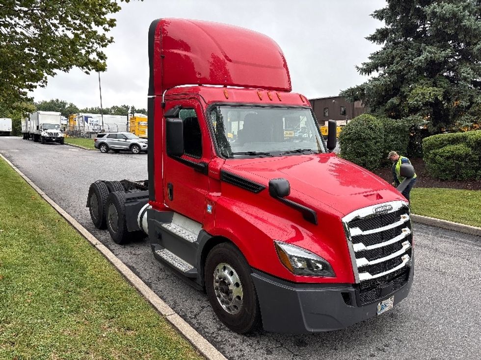 Day Cab Tractor-Heavy Duty Tractors-Freightliner-2019-T12664ST-Montgomery-NY-625,865\n\t\tmiles-$ 27,500 - Image 1