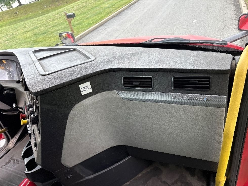 Day Cab Tractor-Heavy Duty Tractors-Freightliner-2019-T12664ST-Montgomery-NY-625,865\n\t\tmiles-$ 27,500 - Image 13