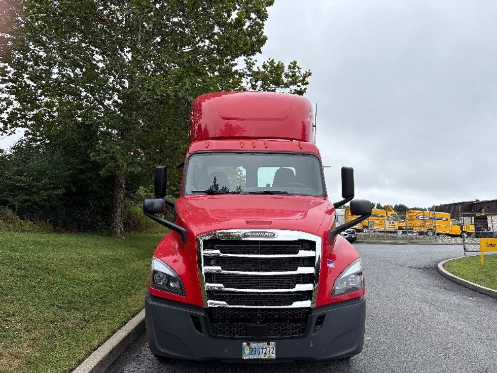 Day Cab Tractor-Heavy Duty Tractors-Freightliner-2019-T12664ST-Montgomery-NY-625,865\n\t\tmiles-$ 27,500 - Image 2
