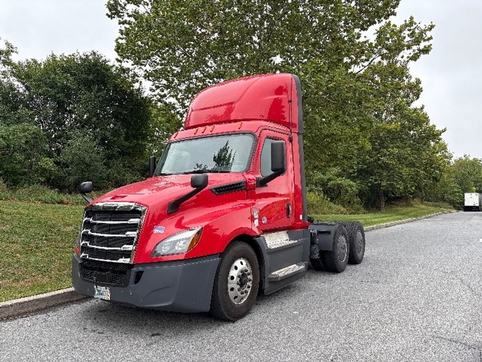 Day Cab Tractor-Heavy Duty Tractors-Freightliner-2019-T12664ST-Montgomery-NY-625,865\n\t\tmiles-$ 27,500 - Image 3