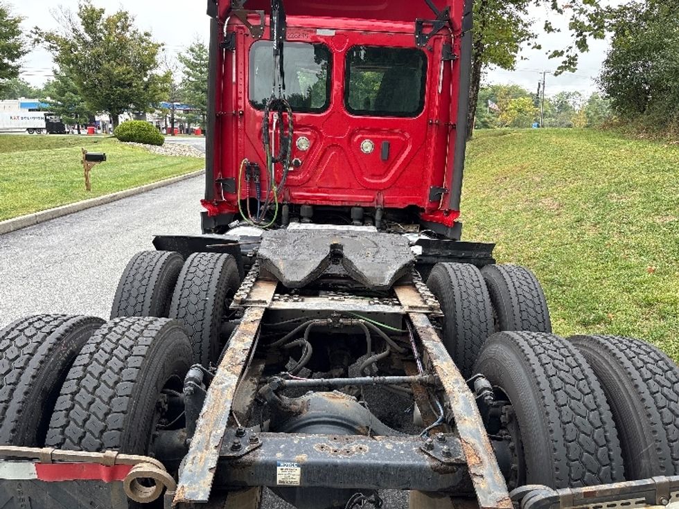 Day Cab Tractor-Heavy Duty Tractors-Freightliner-2019-T12664ST-Montgomery-NY-625,865\n\t\tmiles-$ 27,500 - Image 6