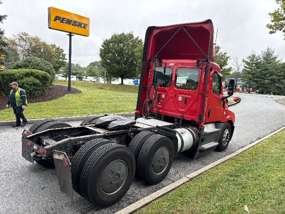 Day Cab Tractor-Heavy Duty Tractors-Freightliner-2019-T12664ST-Montgomery-NY-625,865\n\t\tmiles-$ 27,500 - Image 7